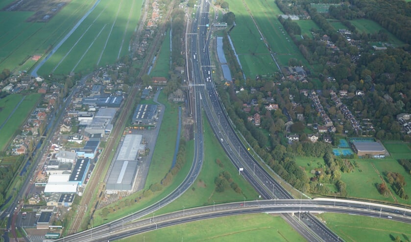 Het viaduct Ruigenhoek (onderdoorgang Groenekanseweg) is aan de westzijde met 4 meter verbreed. Voor deze verbreding moest de zijkant aan de westzijde van het viaduct worden gesloopt. Nadat het viaduct is verbreed zijn er stootplaten geplaatst. De verbreding van het viaduct bij de onderdoorgang Groenekanseweg is gereed op de afwerking na. Het vervangen van de voegen wordt in 2018 uitgevoerd in verband met de wegfasering op de A27.

