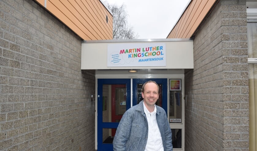 Arjan Dam, de nieuwe directeur van de MLK school, wil diverse veranderingen op zijn school doorvoeren.