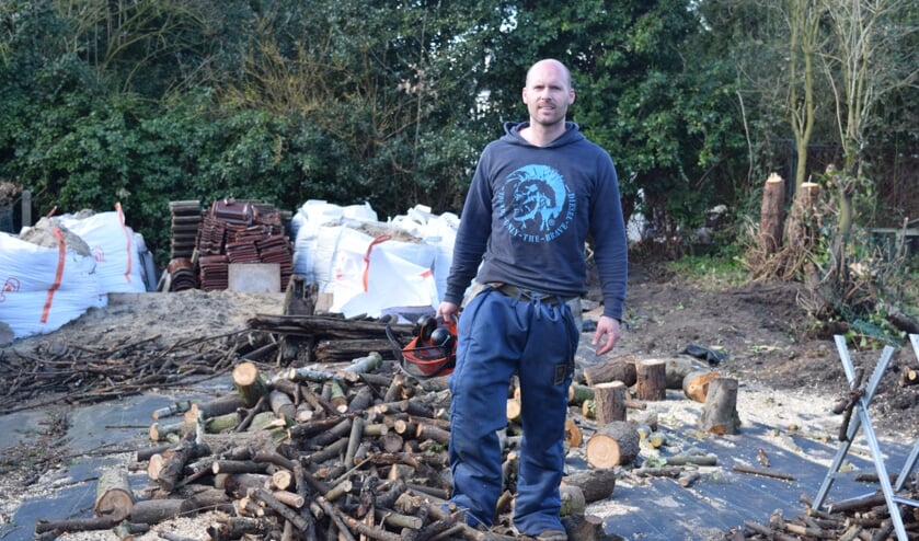 Bij echte kou zorgt een warmtepomp met een houten cv kachel voor verwarming van het huis.Download