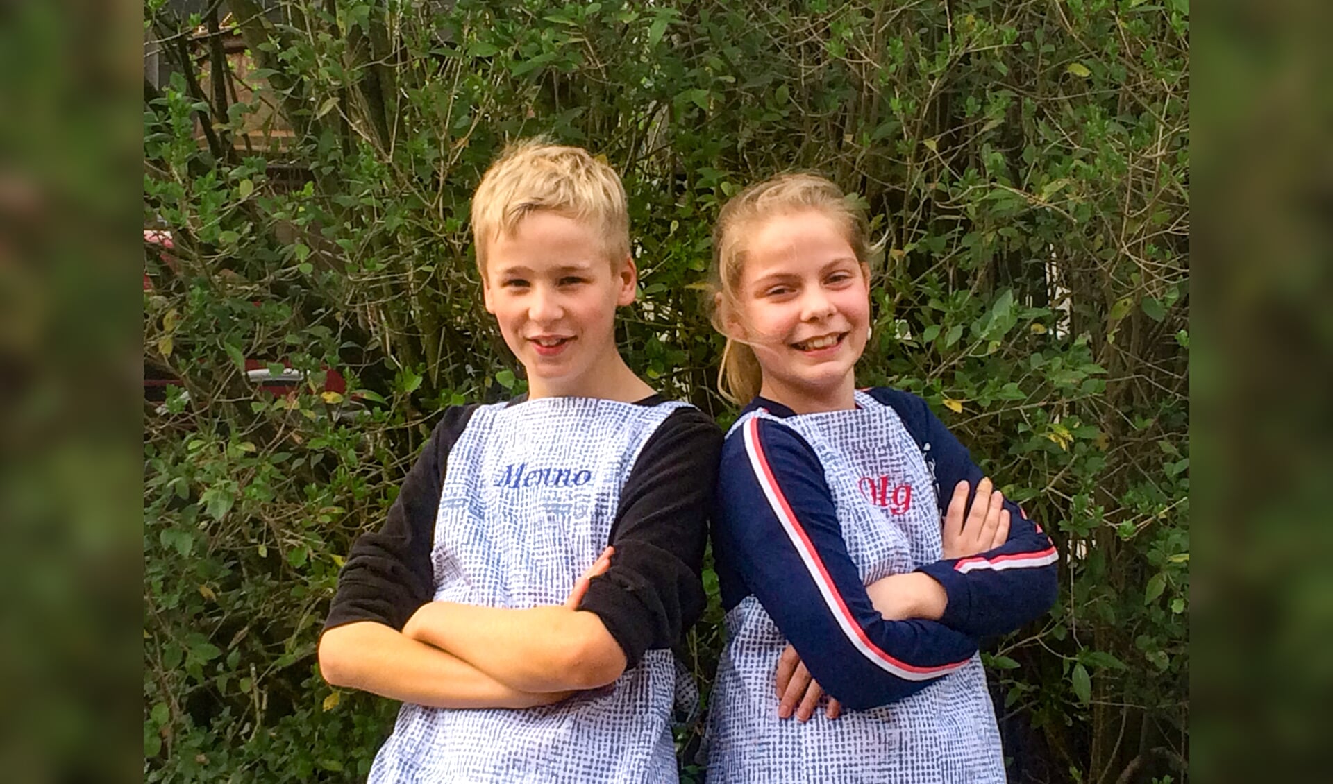 Bakkers van het eerste uur Menno en Olga helpen Brigritte en Nelleke nu ook zelf de kunst van het bakken over te brengen aan nieuwe kinderen.