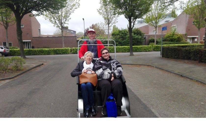 Vrijwilliger Frank van Waert trapt de maatjes door De Bilt.