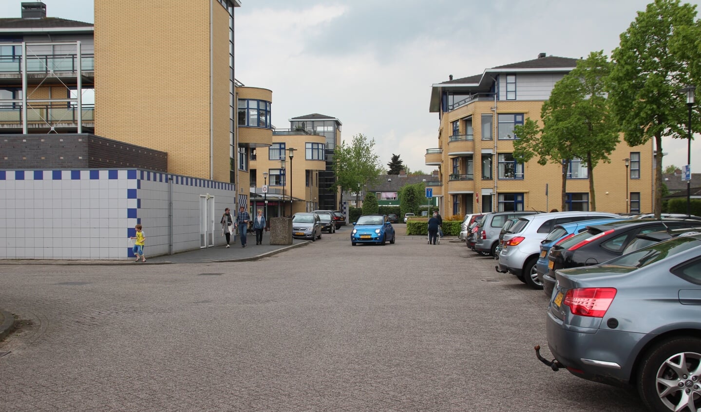 De minder intensief gebruikte noordelijke parkeerplaats is inzet voor realisatie van een appartementengebouw .