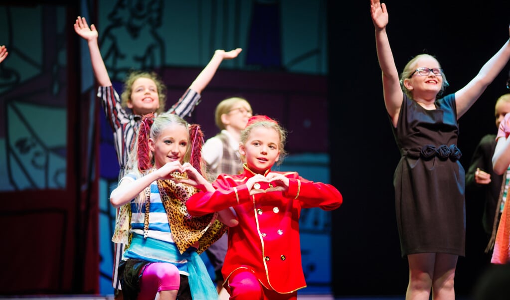 Leerlingen uit Bilthoven van Theaterschool Masquerade stelen de show met de voorstelling Abeltje. 