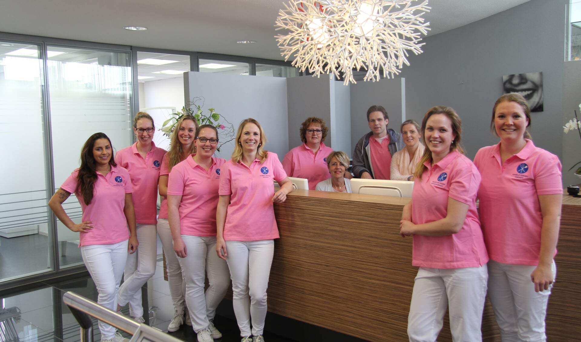 Het team van Verhaeg tandartsen.