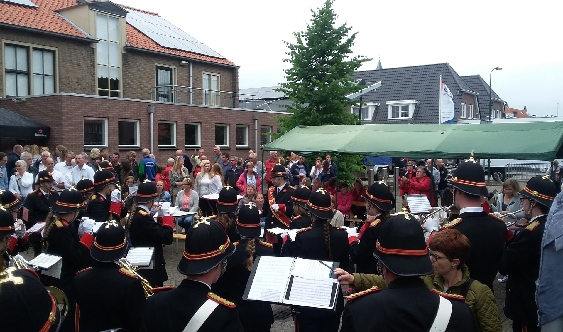 De Brandweerharmonie uit Bilthoven was één van de gasten op het Westbroekse pleinfeest.