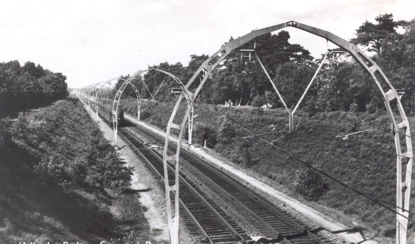 Spoor + spoorbogen nabij de Zwaluwenberg in 1941 (uit de digitale verzameling van Rienk Miedema).