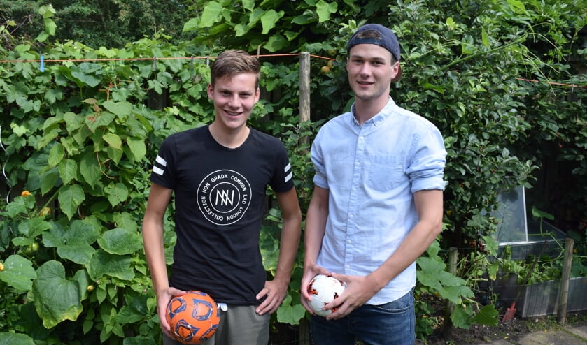 Joost Derks (l) en Norben Vijfhuizen (r) popelen om de kids in Ghana training te geven.