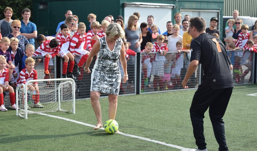 Sportwethouder Madeleine Bakker-Smit doet de aftrap.