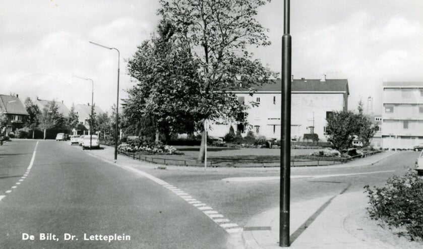 Een foto van het Dr. Letteplein in 1967   