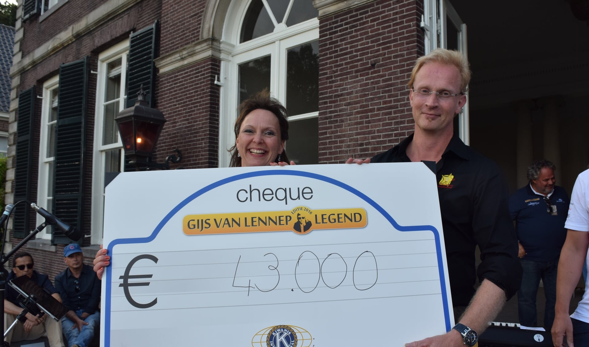  Met de veiling, inschrijfgelden en sponsoring werd in 2016 uiteindelijk bij de Gijs van Lennep Legend het recordbedrag van 43000 euro opgehaald voor ZonnaCare uit Den Dolder.