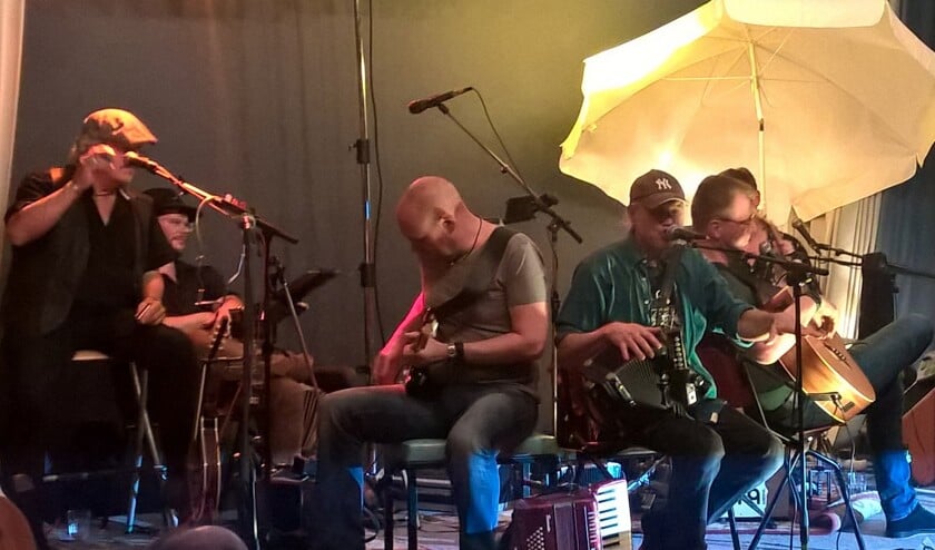 Muziekoptreden in het Weeshuis van de Kunst.
