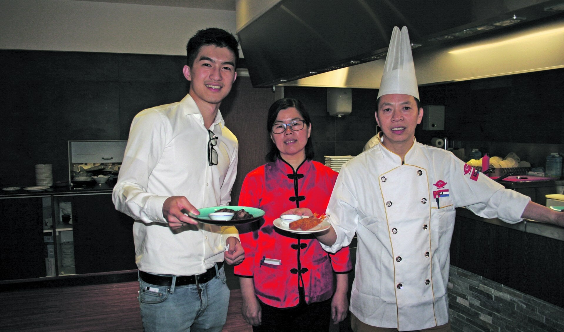 Chan Jien Li, Ana Lei en Liu Kiu verzorgen een gastvrij onthaal in hun nieuwe restaurant.
