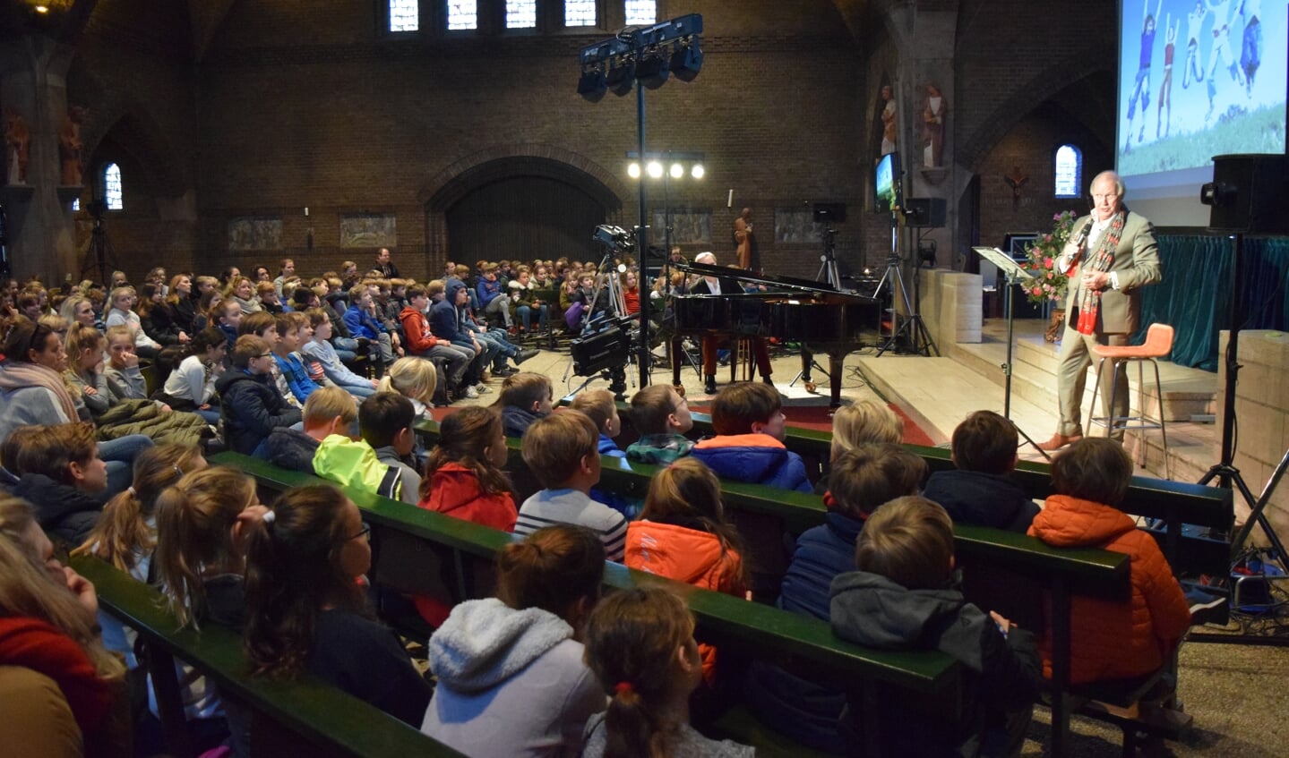  Vrijdag 19 januari kwamen 1.200 leerlingen, in drie groepen, uit de gemeente De Bilt naar de voorstelling van Edwin Rutten, in de OLV Kerk in Bilthoven.