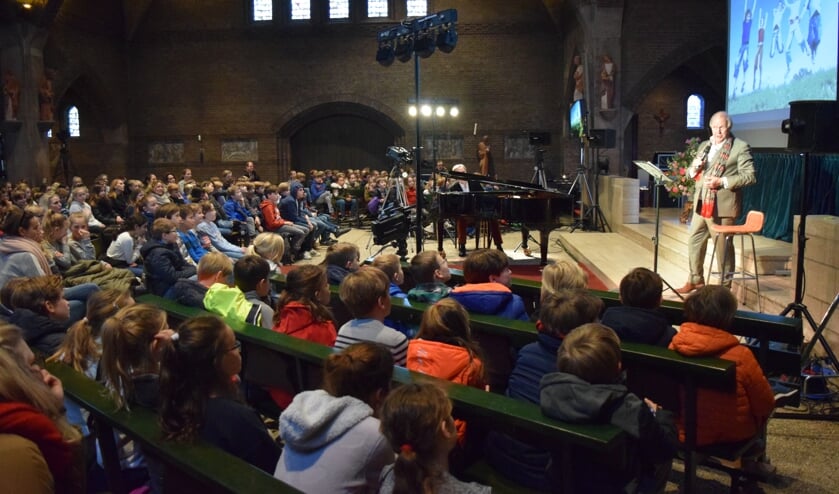Vrijdag 19 januari kwamen 1.200 leerlingen, in drie groepen, uit de gemeente De Bilt naar de voorstelling van Edwin Rutten, in de OLV Kerk in Bilthoven.