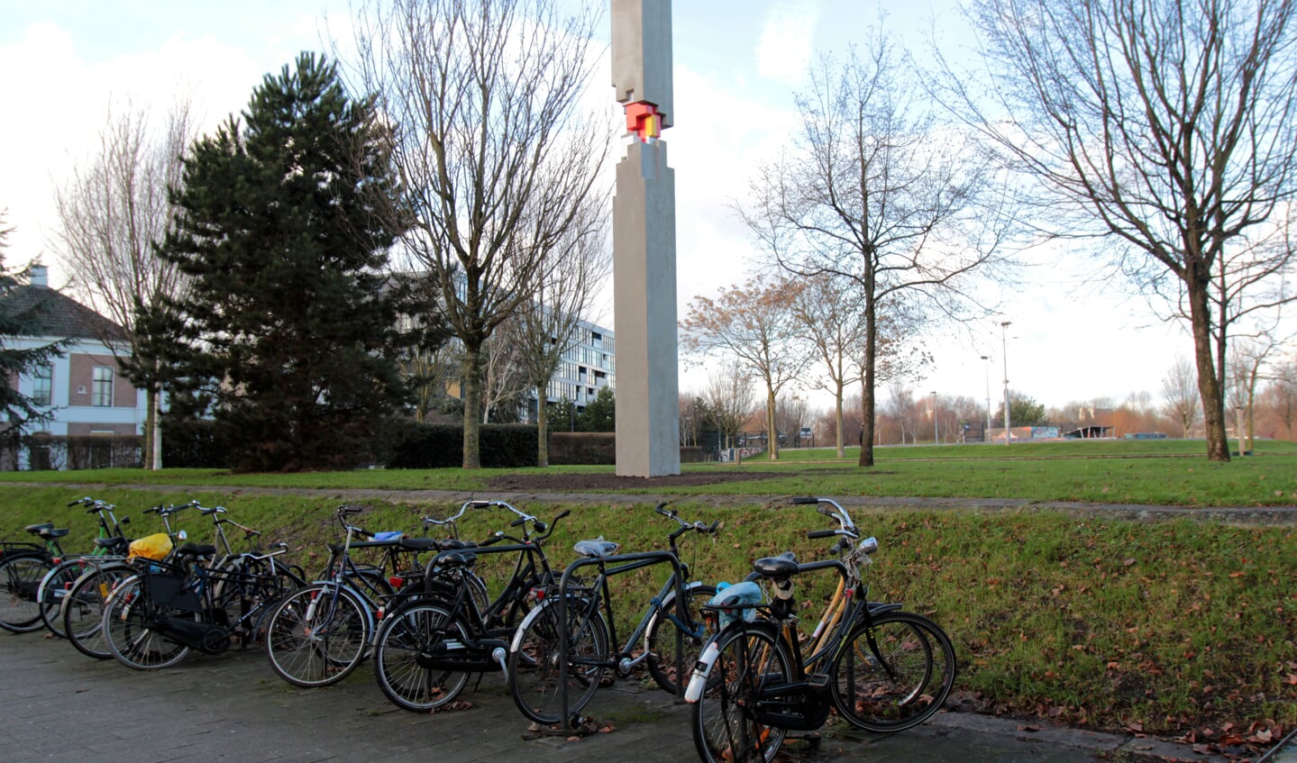 In december werd in het Griftpark in Utrecht de 'grenspaal' met kleurrijke Stijl-motieven onthuld. 