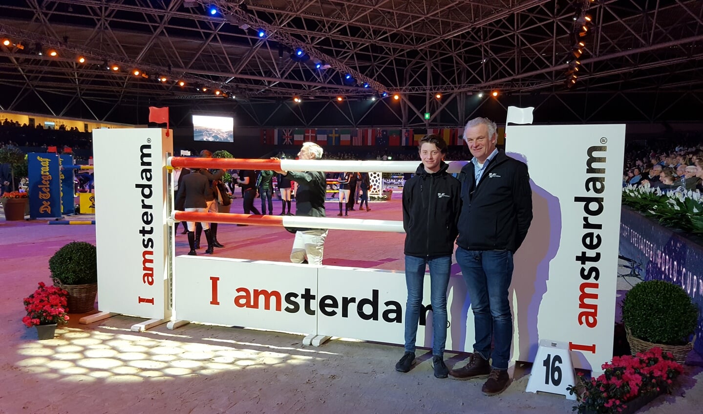  Ton en Harm Agterberg voor aanvang van de Grote Prijs van Amsterdam. De volgende generatie staat alweer te trappelen om het rijdend materieel te mogen besturen.