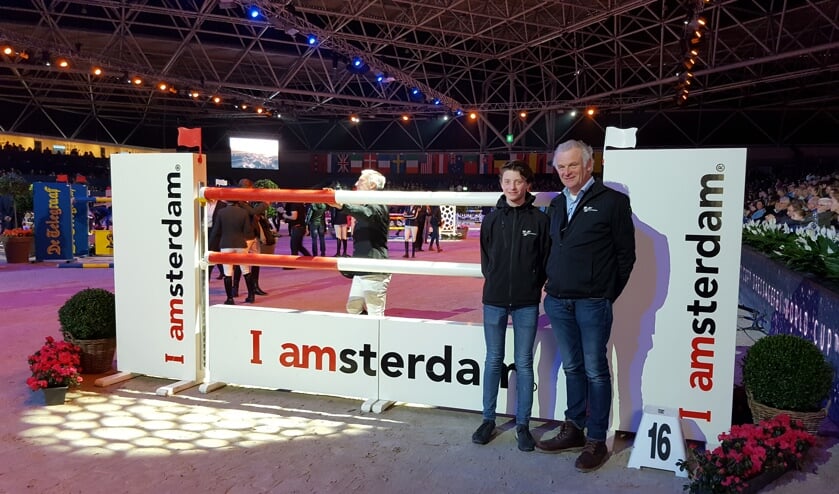 Ton en Harm Agterberg voor aanvang van de Grote Prijs van Amsterdam. De volgende generatie staat alweer te trappelen om het rijdend materieel te mogen besturen.