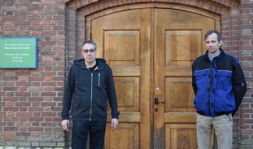 Na jarenlang diensten in het schoolgebouw gaat nu weer een echter kerkdeur open op zondag.