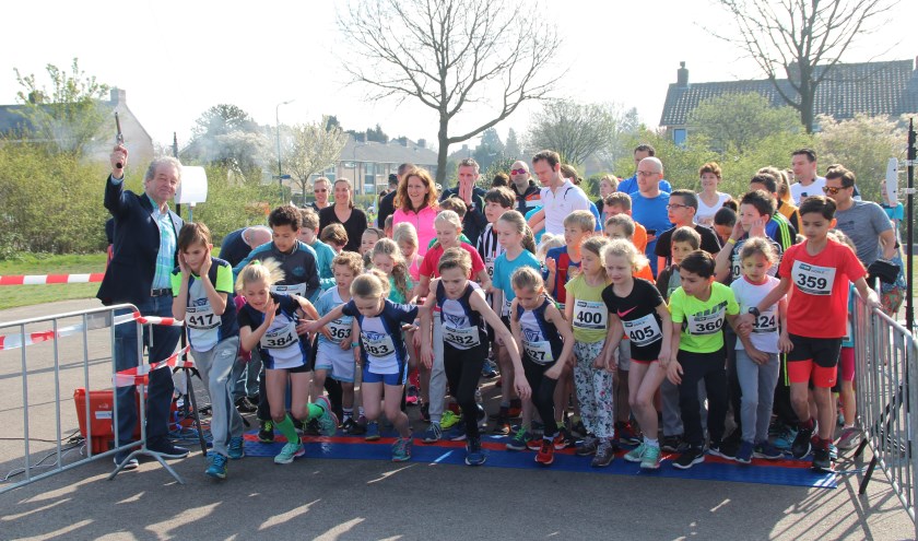 De allereerste editie van Running De Bilt vond vorig jaar op zondag 2 april plaats. Wethouder Ebbe Rost van Tonningen loste het startschot voor de kidsrun. Daarna volgden nog de 5 en 10 km.