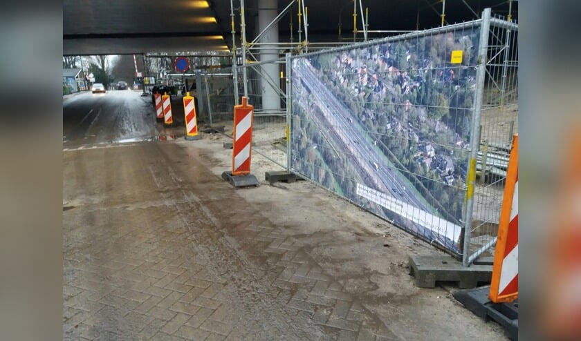 Het bouwhek in Hollandsche Rading is voorzien van een luchtfoto.