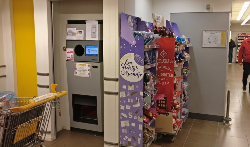Naast de lege-flessenautomaat, op de plaats waar nu nog staan, zullen straks met name lang-houdbare producten voor 'dorpsgenoten in nood' staan.