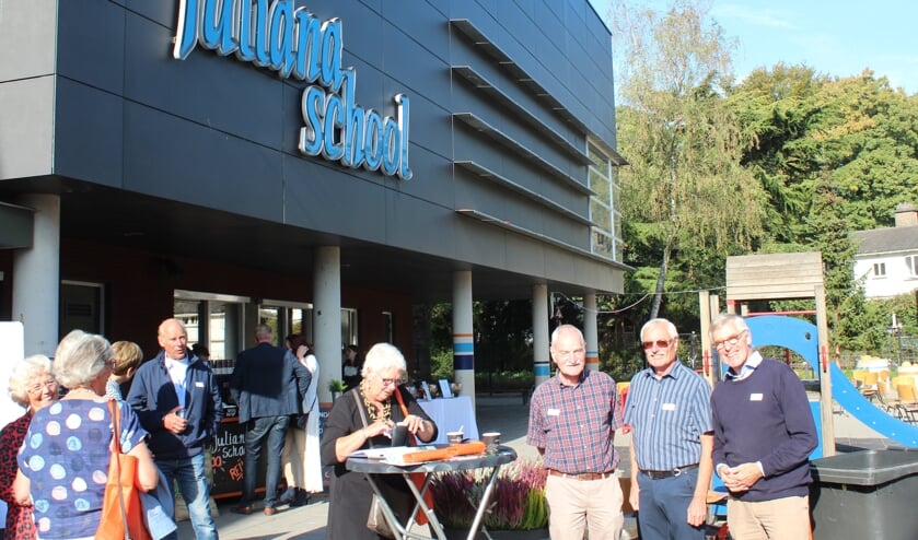 Ook de Maartensdijkse oud-leerlingen waren aanwezig: v.l.n.r. Wim, Jean en Piet Rijksen.