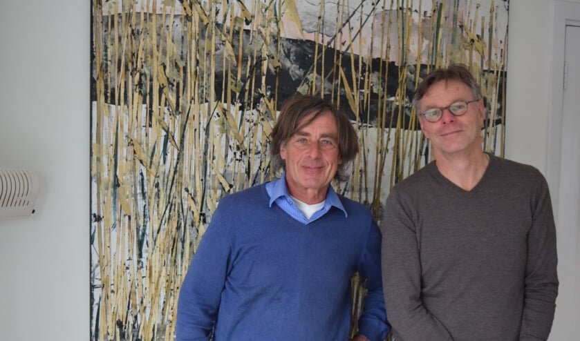 Hans Sluijmer (l) en Zwer Kooi (r) maken zich ernstig zorgen over het voormalig Hessingterrein