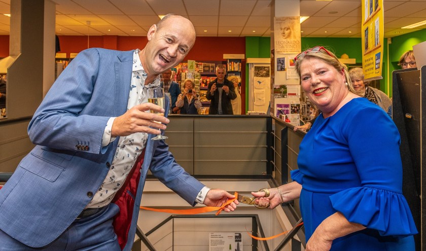 Ike Bekking en Patrick van Hees verrichten de openingshandeling. (foto Hans Lebbe).