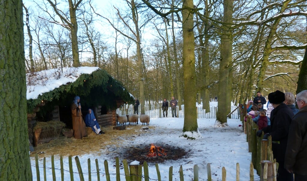 De levende kerststal op Beerschoten trekt altijd veel bezoekers. [foto Henk van de Bunt]