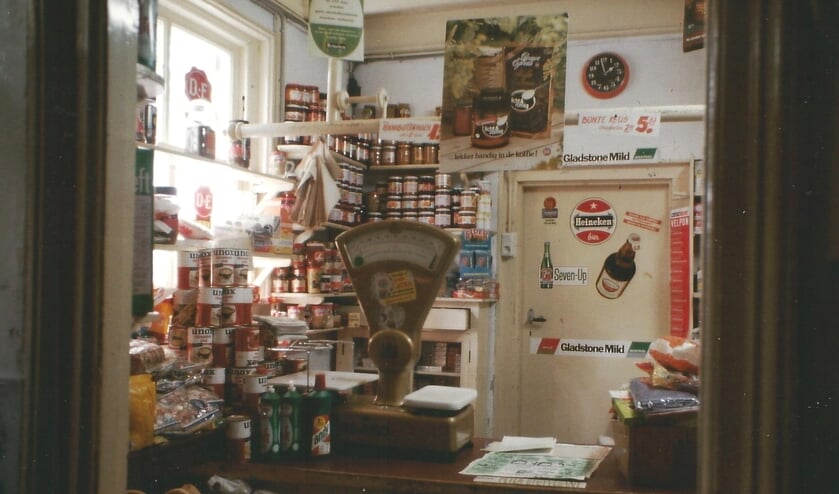 De laatste foto van het interieur van het winkeltje, gemaakt door de heer A.L. Zwart.