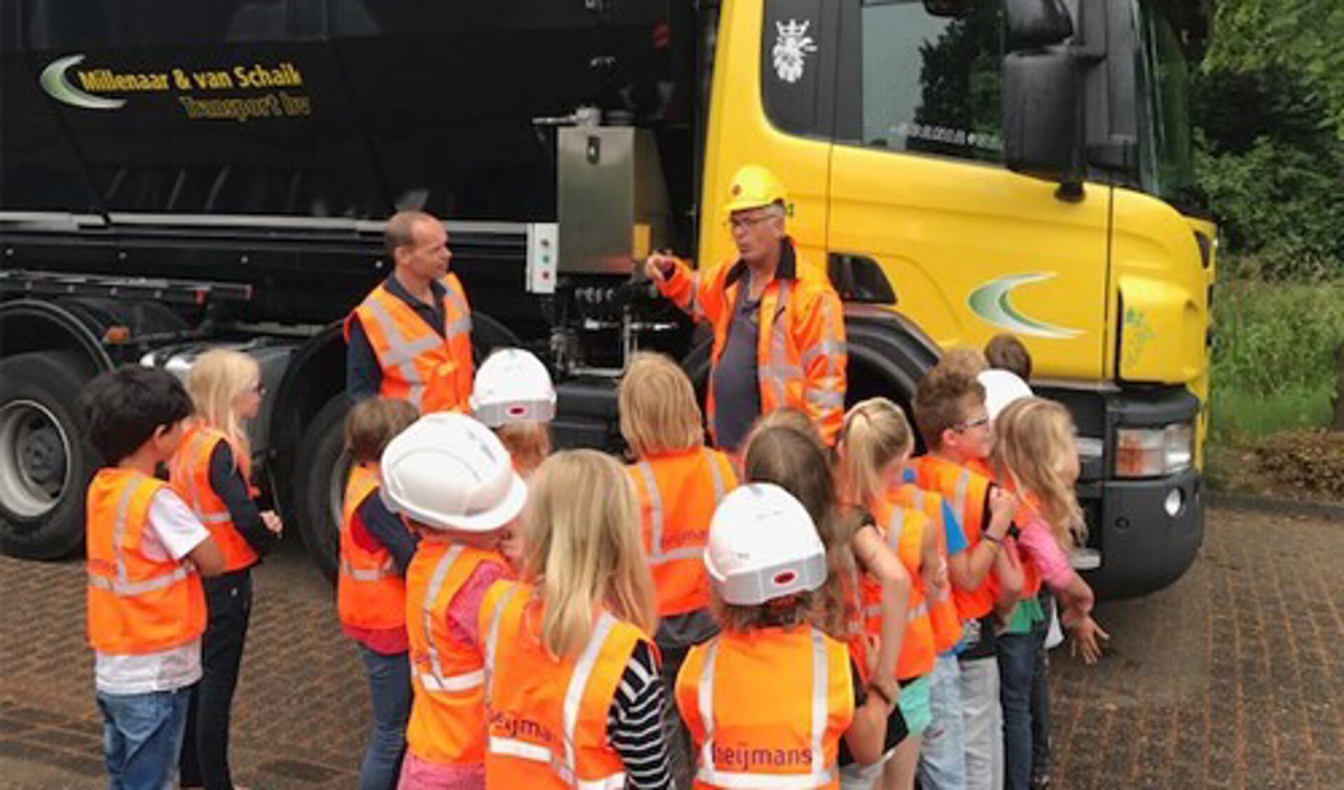 Voorafgaand aan de werkzaamheden kregen de kinderen van basisschool de Nijepoort op een interactieve manier informatie over de werkzaamheden aan de A27 en het viaduct vlakbij de school.