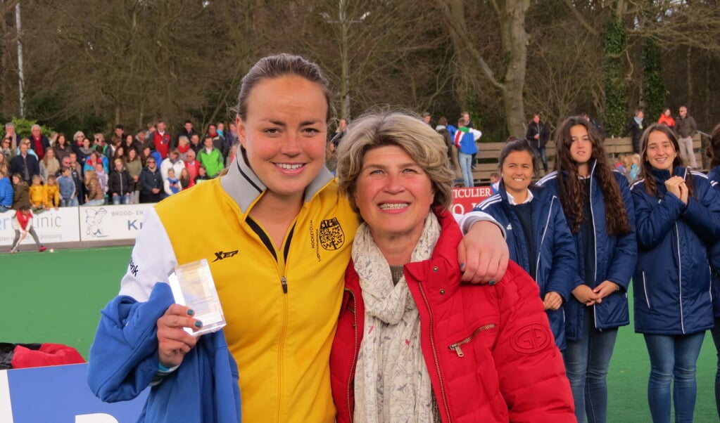  Sportwethouder Madeleine Bakker reikte in 2015 de trofee voor de topscorer van het hockeytoernooi om de Europacup uit aan Maartje Paumen. Het toernooi werd gehouden in Bilthoven en gewonnen door de dames van SCHC.