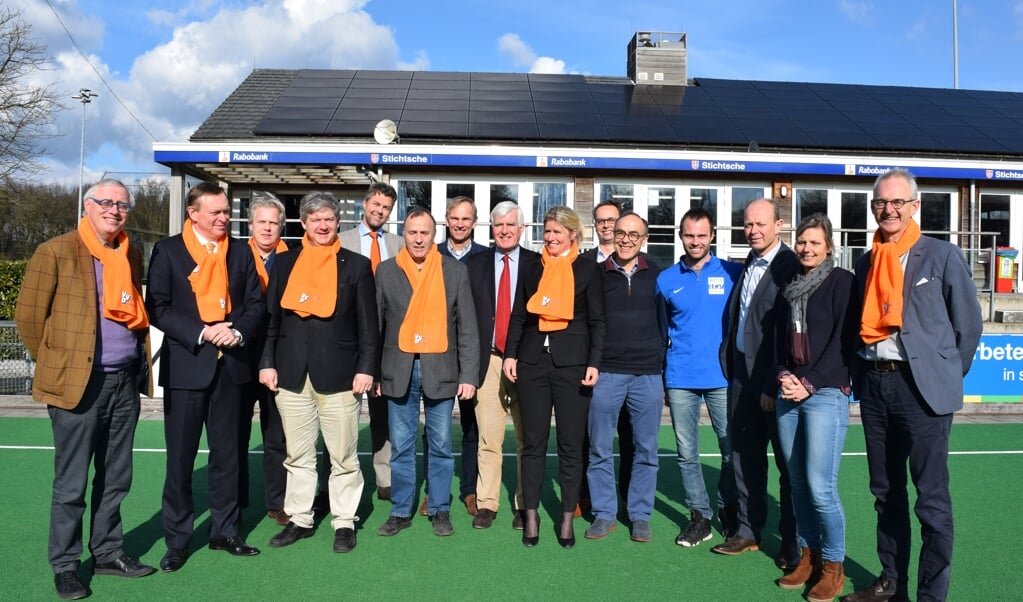  Minister Bruno Bruins, VVD-leden Bilthoven, bestuurders van sportclubs en professionals uit de gezondheidszorg spraken met elkaar over Gezondheid, Sport en Bewegen