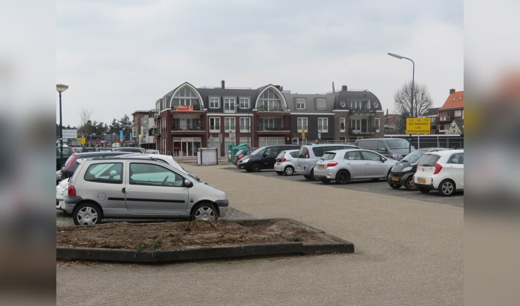 Het Vinkenplein is nu nog als parkeerplaats in gebruik.