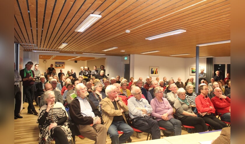 Grote belangstelling levert een volle zaal op.