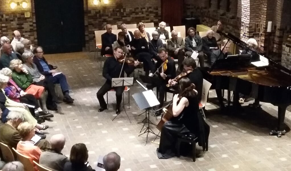  Mischa Fomin en het Atrium Strijkkwartet in een prachtige uitvoering van Brahms.