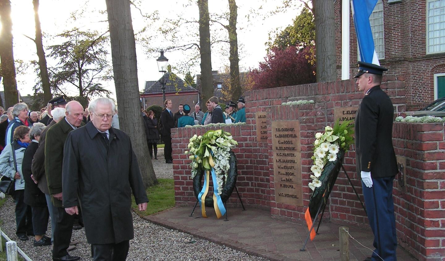 Gerard de Wit behoorde in 2010 tot de deelnemers aan de herdenking in Westbroek, die daar langs het monument trekken. 