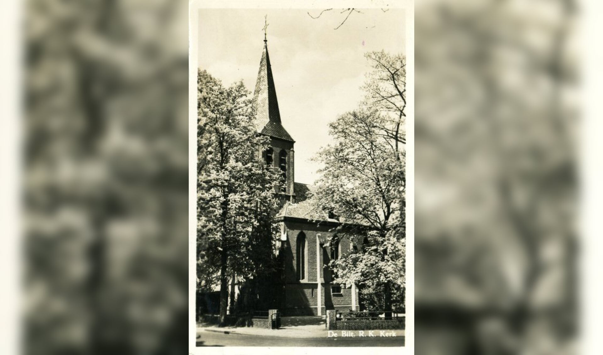 De RK-kerk aan de Kerklaan 29 in 1953.