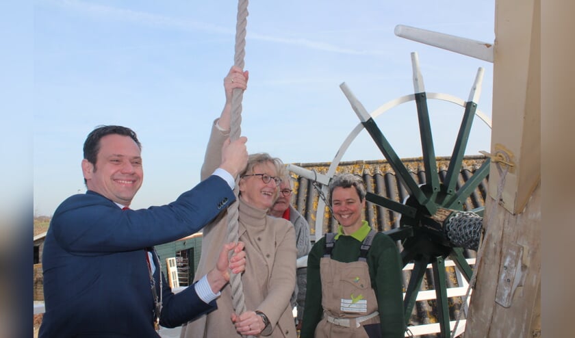 De vang wordt gelicht: v.l.n.r. Sjoerd Potters, Saskia van Dockum, Frits Jansen en Ingrid Friesema.