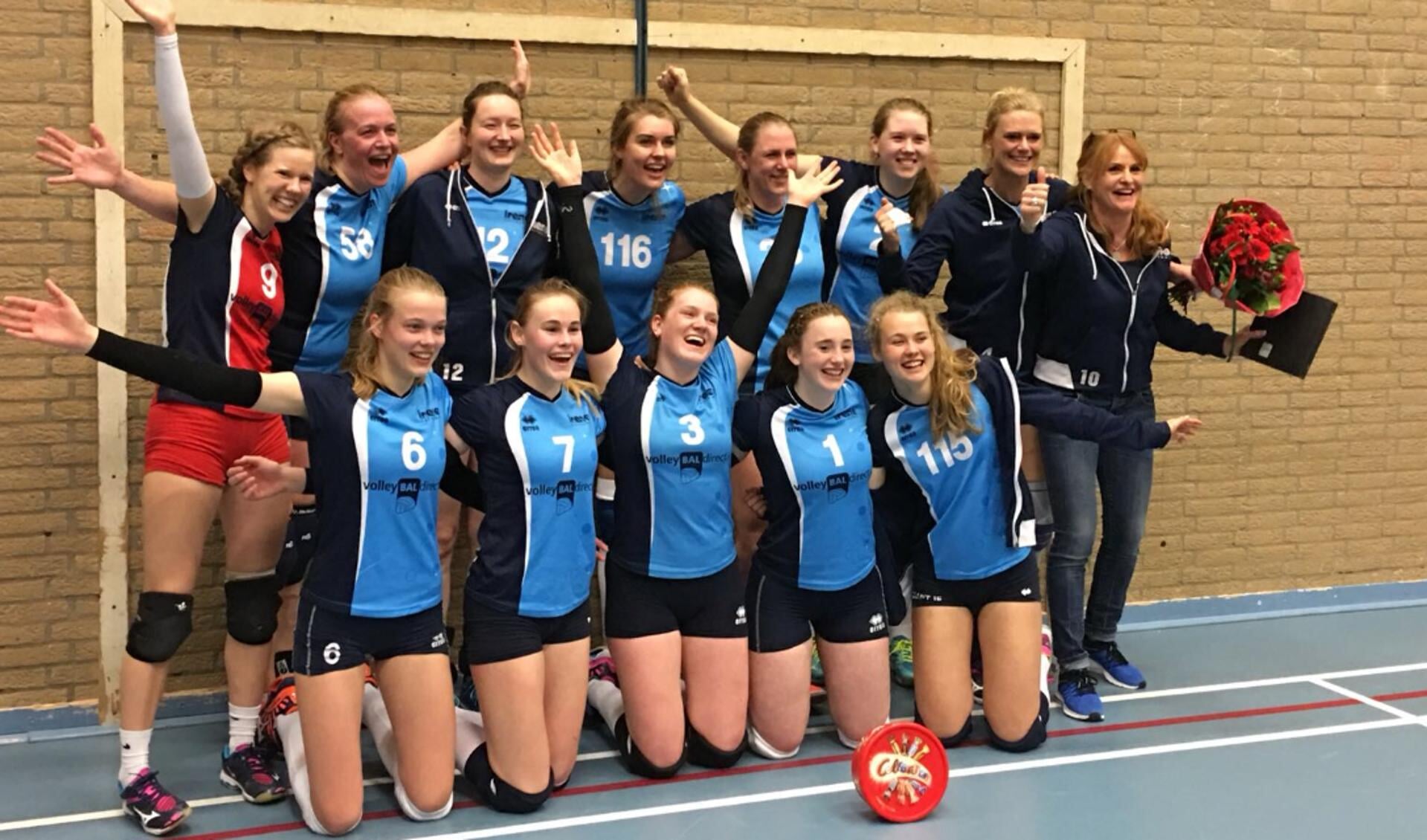 De tweede promotie op rij (vorig jaar promoveerde het team naar de 3e divisie) is een feit en de Bilthovense volleybalsters gaan naar de 2e divisie. 