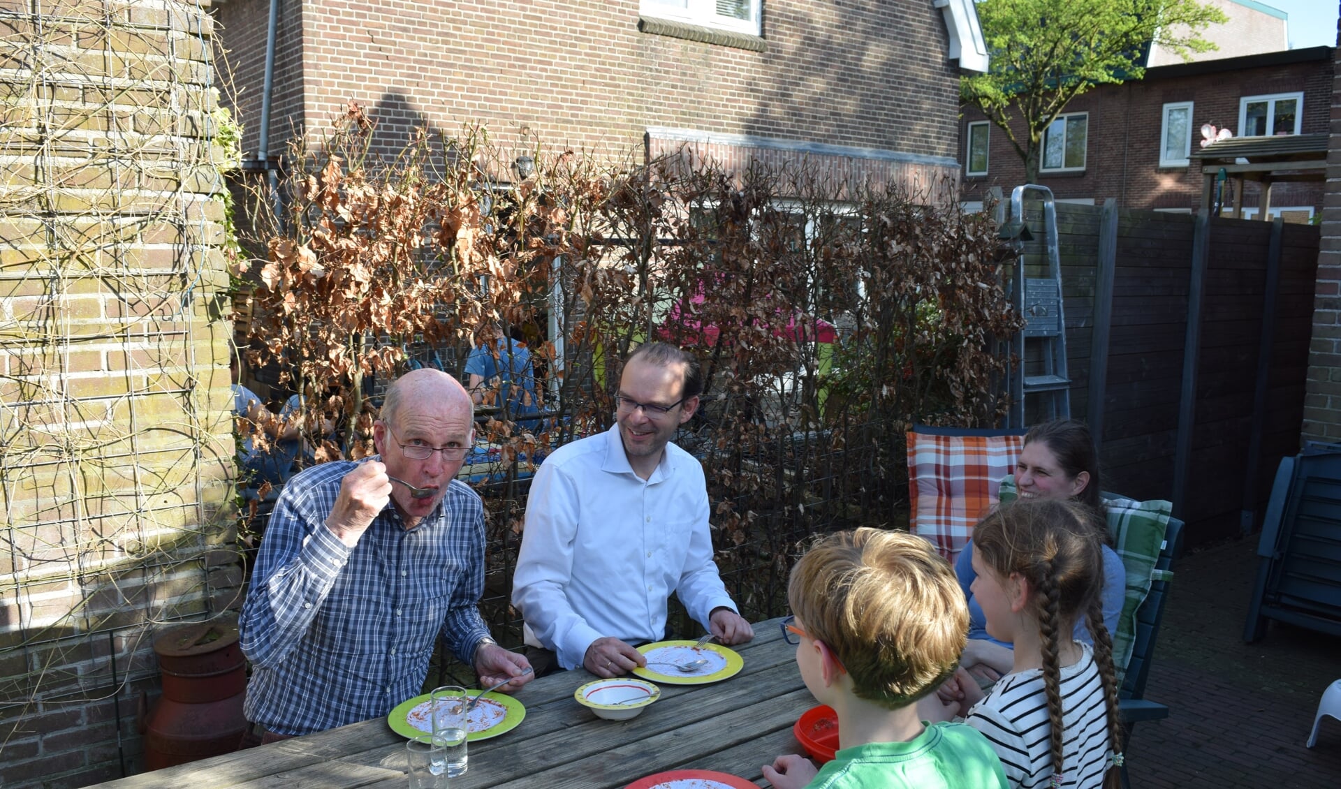 Jan Rondeel eet iedere maand bij de fam. Van Delden.