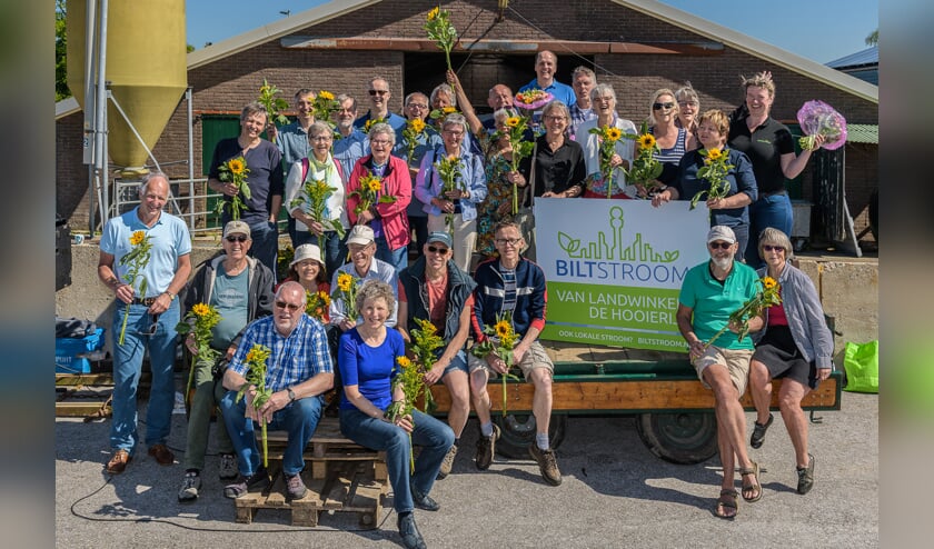De deelnemers van het eerste Biltstroomproject gaan samen op de foto.
