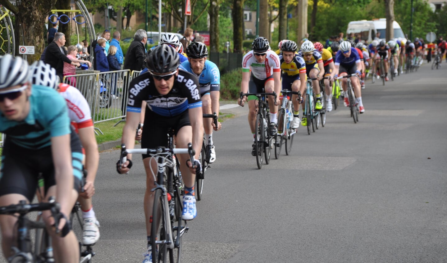 Komende zaterdag trekt weer een lang gerekt lint wielrenners door de straten van Maartensdijk tijdens de jaarlijkse wielerronde.