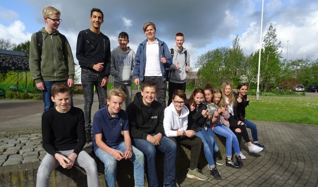 De leerlingen van Aeres VMBO Maartensdijk kijken uit naar de beroepenmarkt. Veel leerlingen weten nog niet welke kant zij uit willen en hopen op deze markt daarin houvast te vinden.