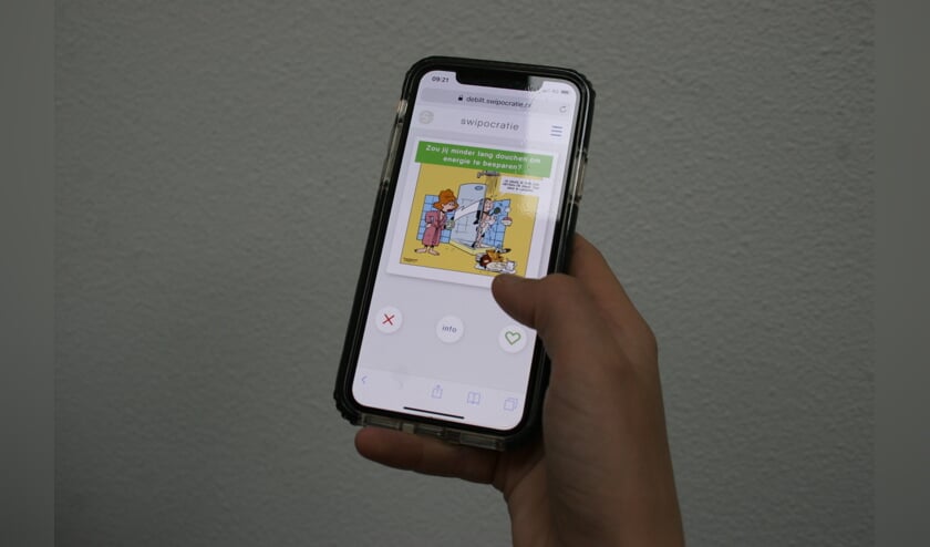 Jongeren geven hun mening mobiel.
