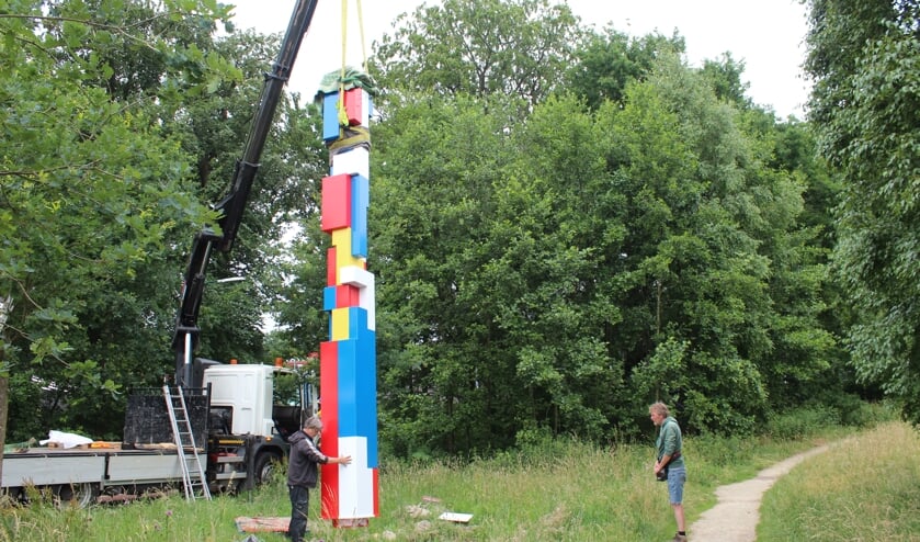 Langs de snlefietsroute is ook aan het Beukenlaantje (omgeving bedrijventerrein De Leijen) kunst geplaatst.[ foto Henk van de Bunt)