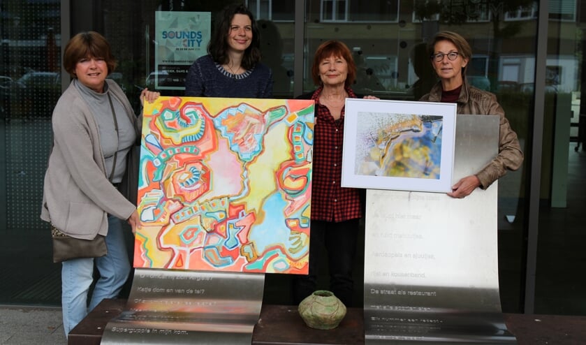 V.l.n.r. voor Het Lichtruim: Susan van Duijkeren-Gerritsen, Emmy de Jong, Cathy Worrell en Annemieke Keijzer.