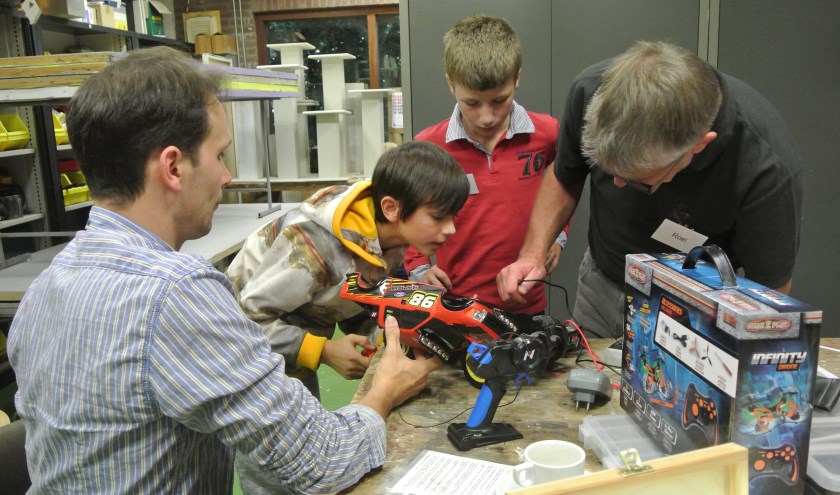 Kinderen betrekken bij reparatie werd twee kanten op.