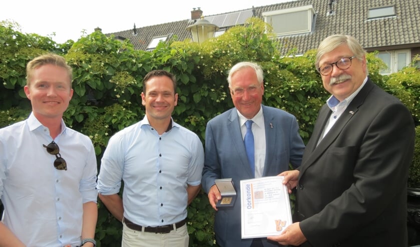 V.l.n.r. Lennart Salemink, burgemeester Sjoerd Potters, Arie-Jan Ditewig en Commissaris van de Koning Willibrord van Beek.