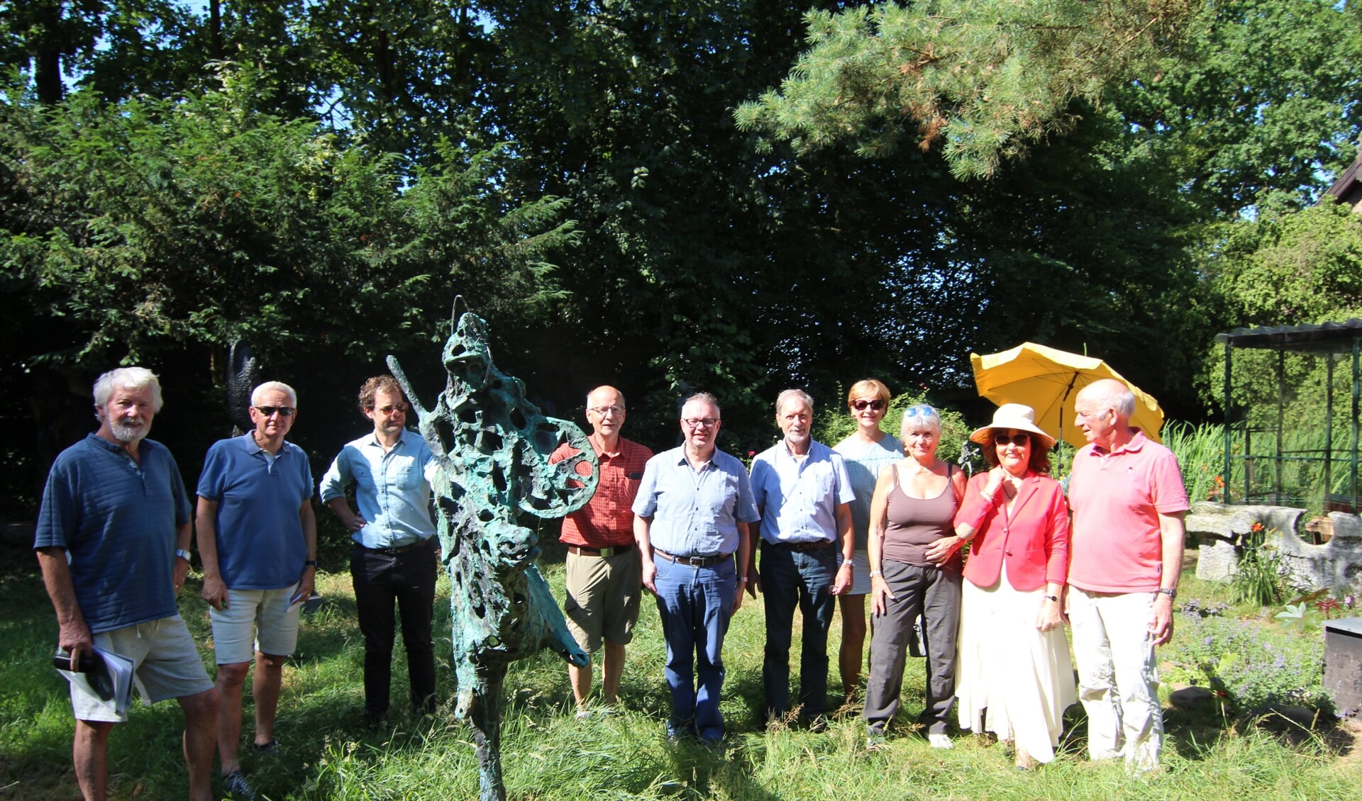 Bijeenkomst van de vrijwilligers voorafgaand aan de open dagen: in het midden (5de van links) Theo van Berkel.